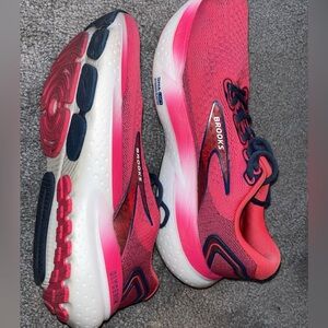 Brooks Women's Running Shoes - Pink with Navy Accents